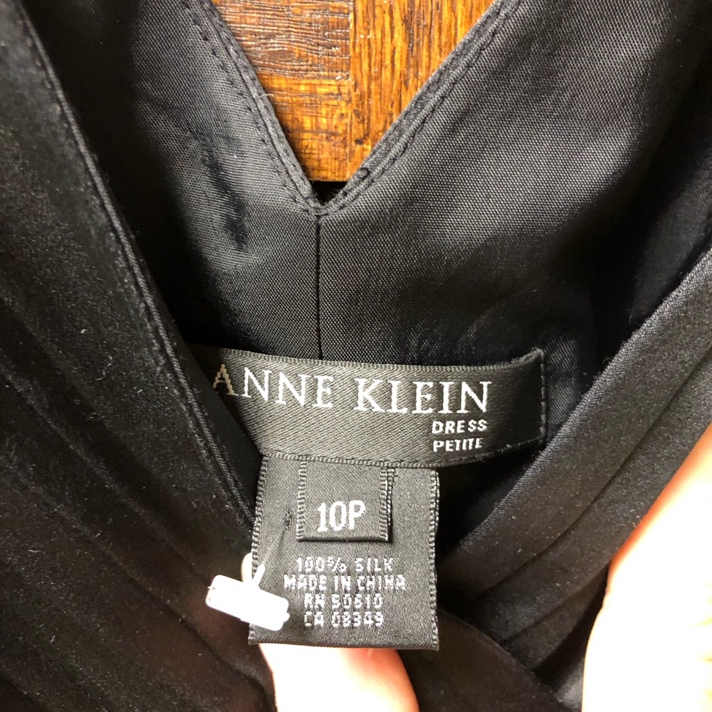 🎉🎉HOST PICK🎉🎉 ANNE KLEIN - Black 100% Silk Evening Dress - Picture 6 of 6